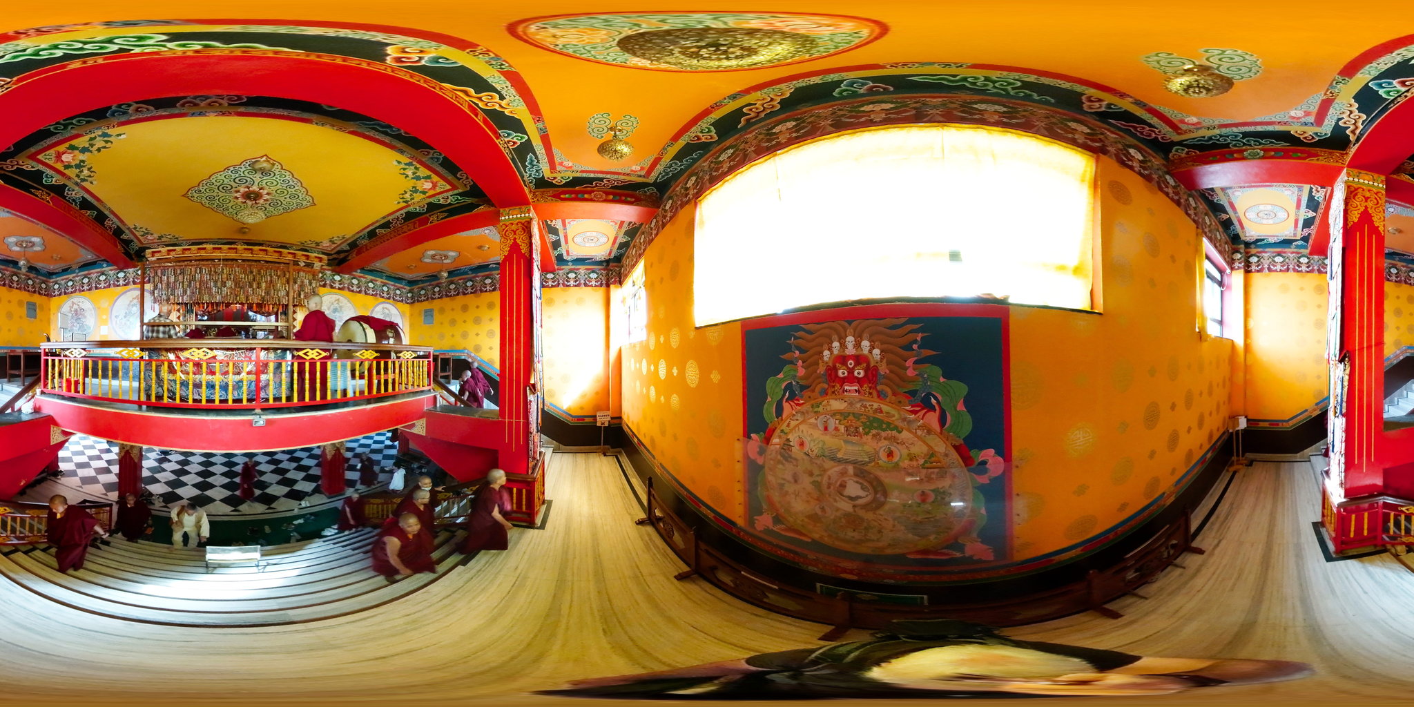 Mönche eilen in den Tempel
